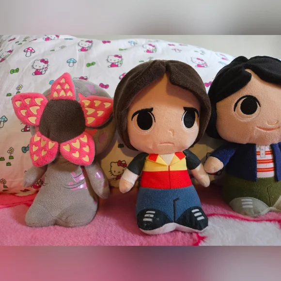 Strangers Things - Collectable Stuffies! 🖤 - Picture 5 of 5